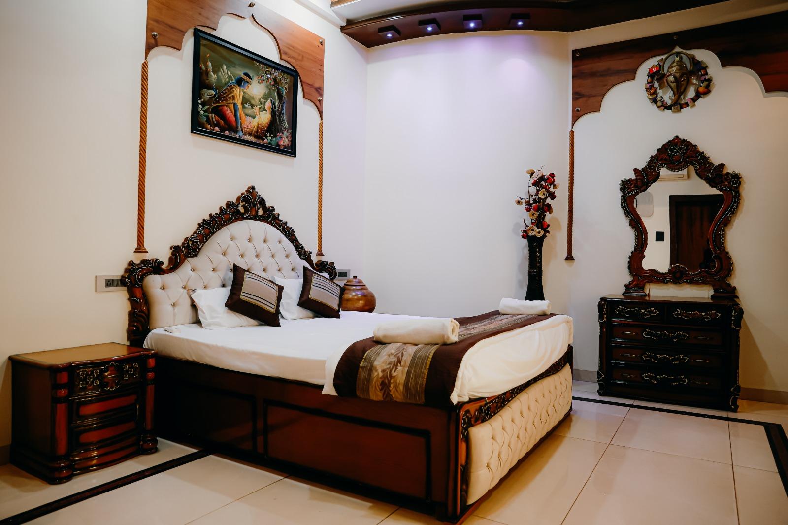 Villa Near Pune with Private Pool Villa Near Pune with Private Pool